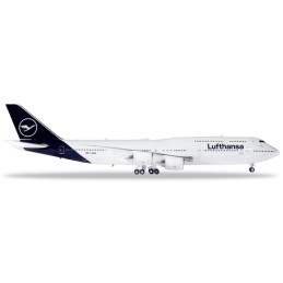 LUFTHANSA BOEING 747-8...