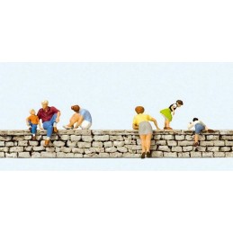 GENTE ENCIMA DEL MURO