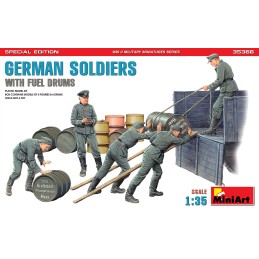 1:35 GERMAN SOLDIERS WITH...