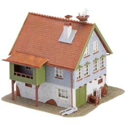 CASA CON NIDO DE CIGÜEÑA